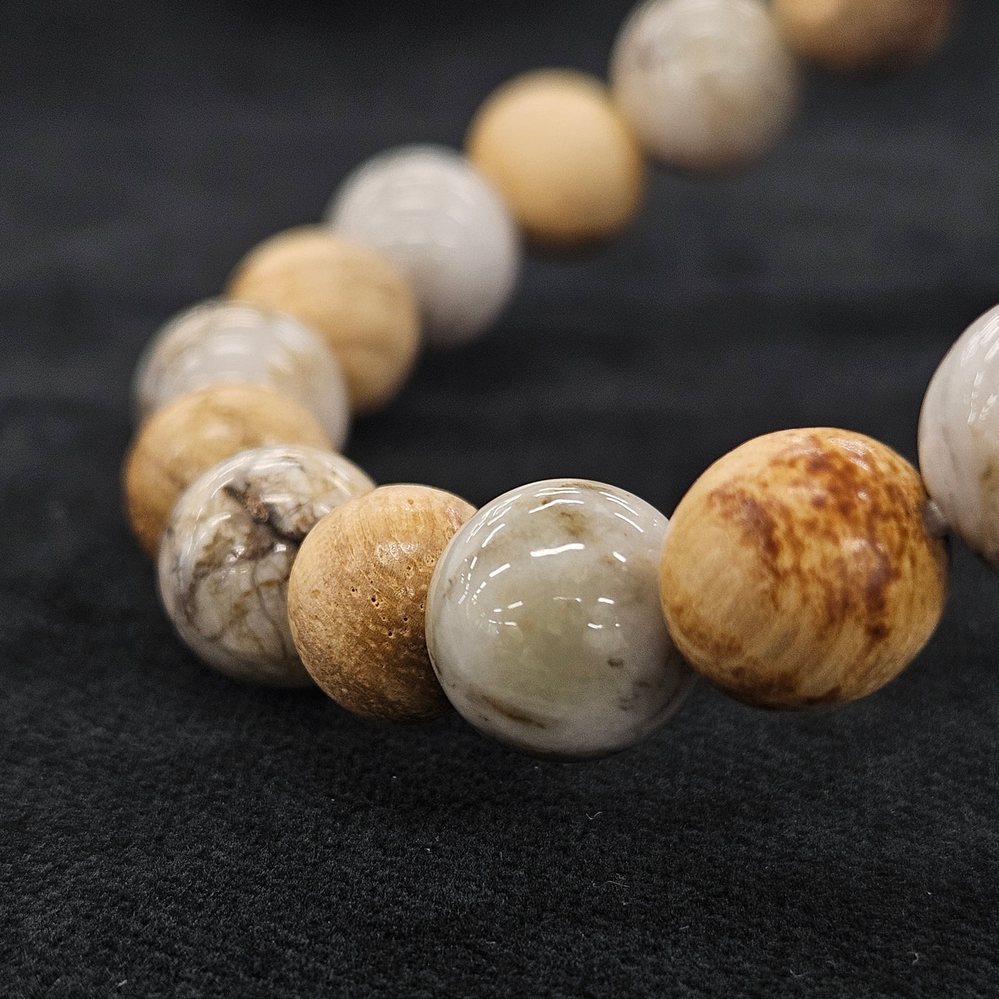 おいせ石×白檀 ブレスレット 内径約16.5cm ルース約10mm