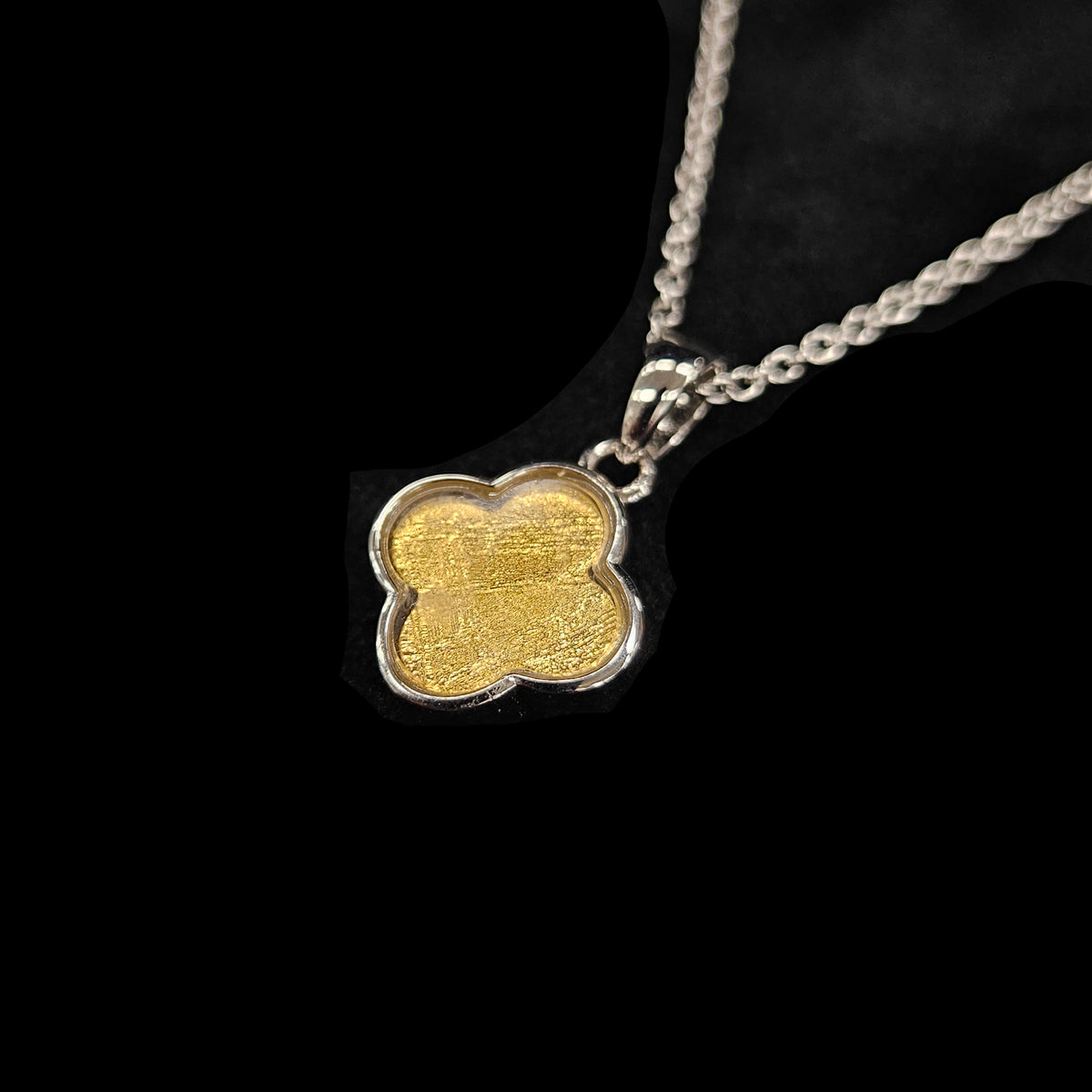 Meteorite Top Clover Motif (Chain sold separately)