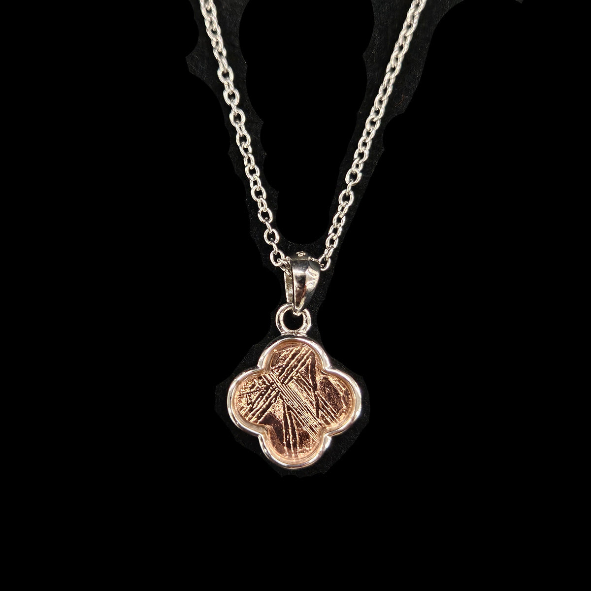 Meteorite Top Clover Motif (Chain sold separately)
