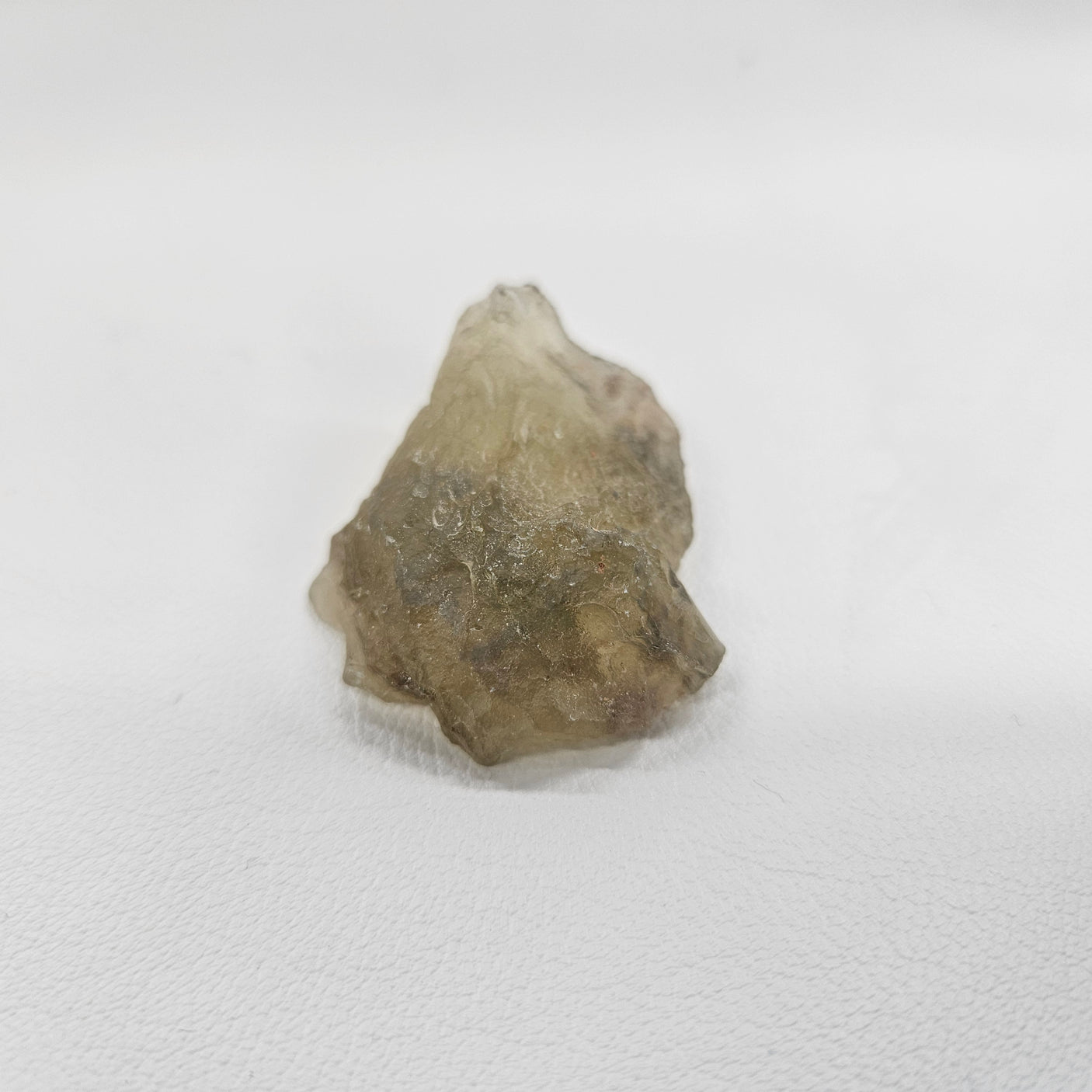 リビアングラス原石 約34x42×14mm/20g
