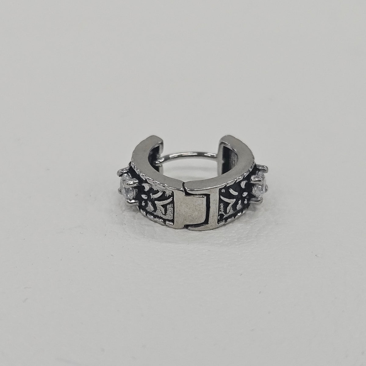 アラベスク フープピアス 13mm ステンレス製 ジルコニア