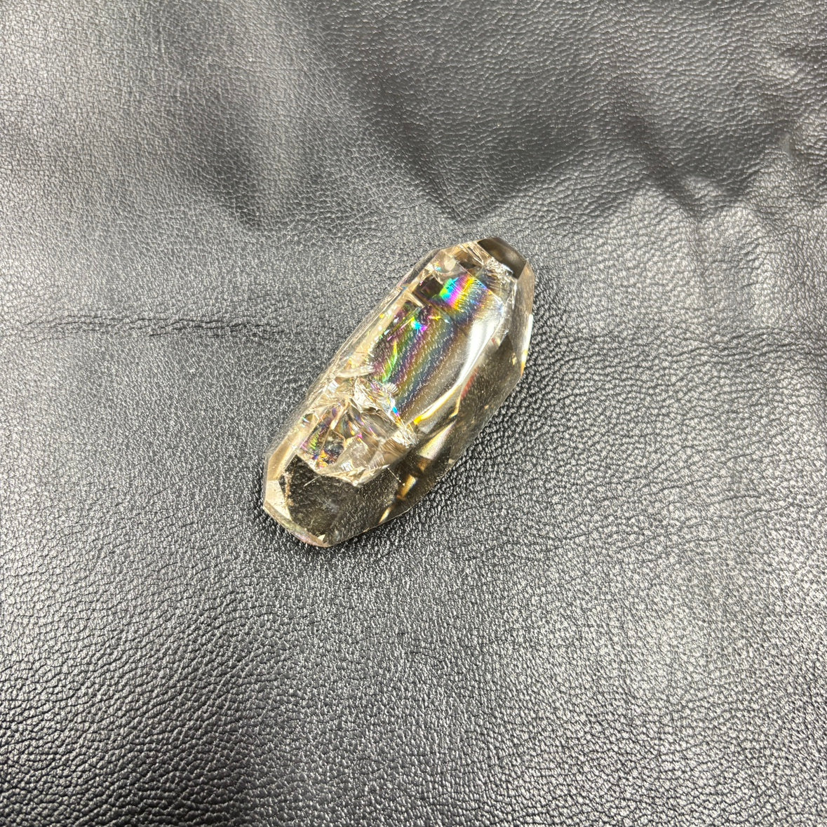 スモーキークォーツポイント:レインボー入り(約44g)約5 × 2.5cm