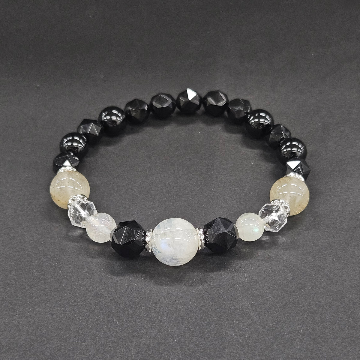 黒結び - マダガスカルレインボームーンストーン × ルチルクォーツ - 6月