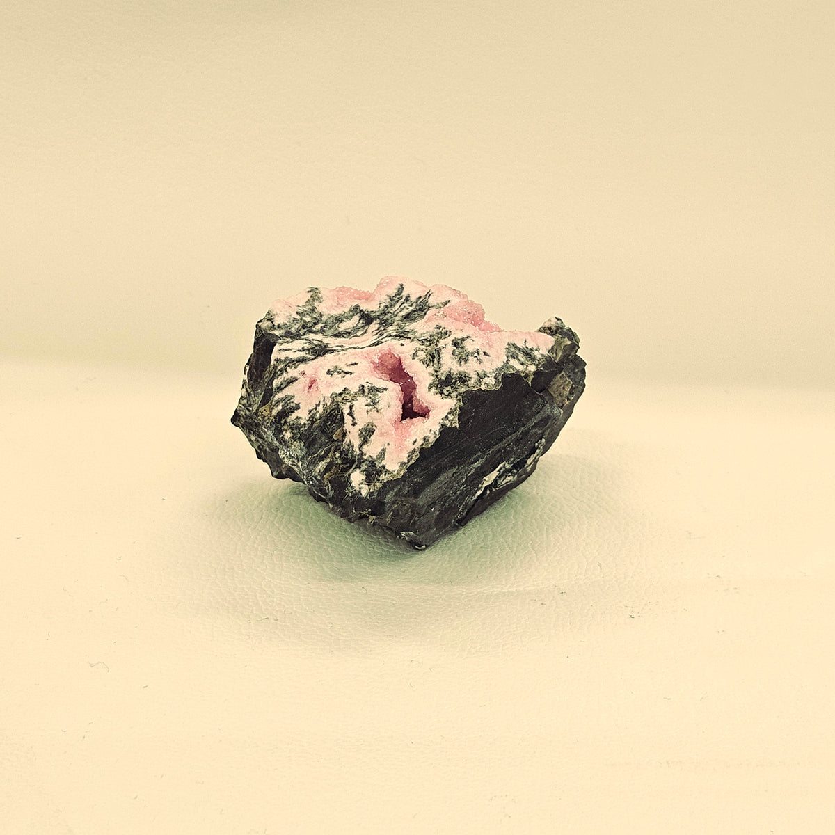インカローズ原石(ナミビア産)約86g