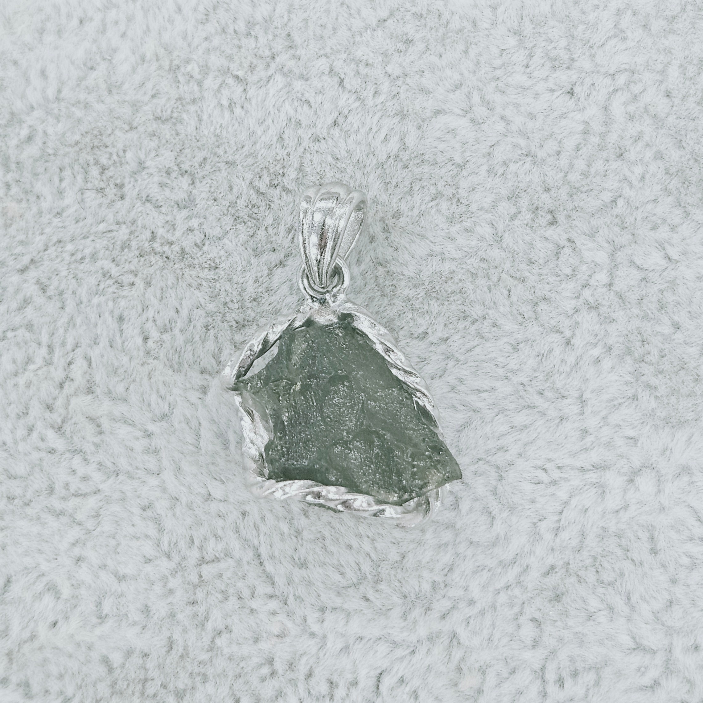 モルダバイト シルバーペンダントトップ – STONEMARKET ONLINESHOP