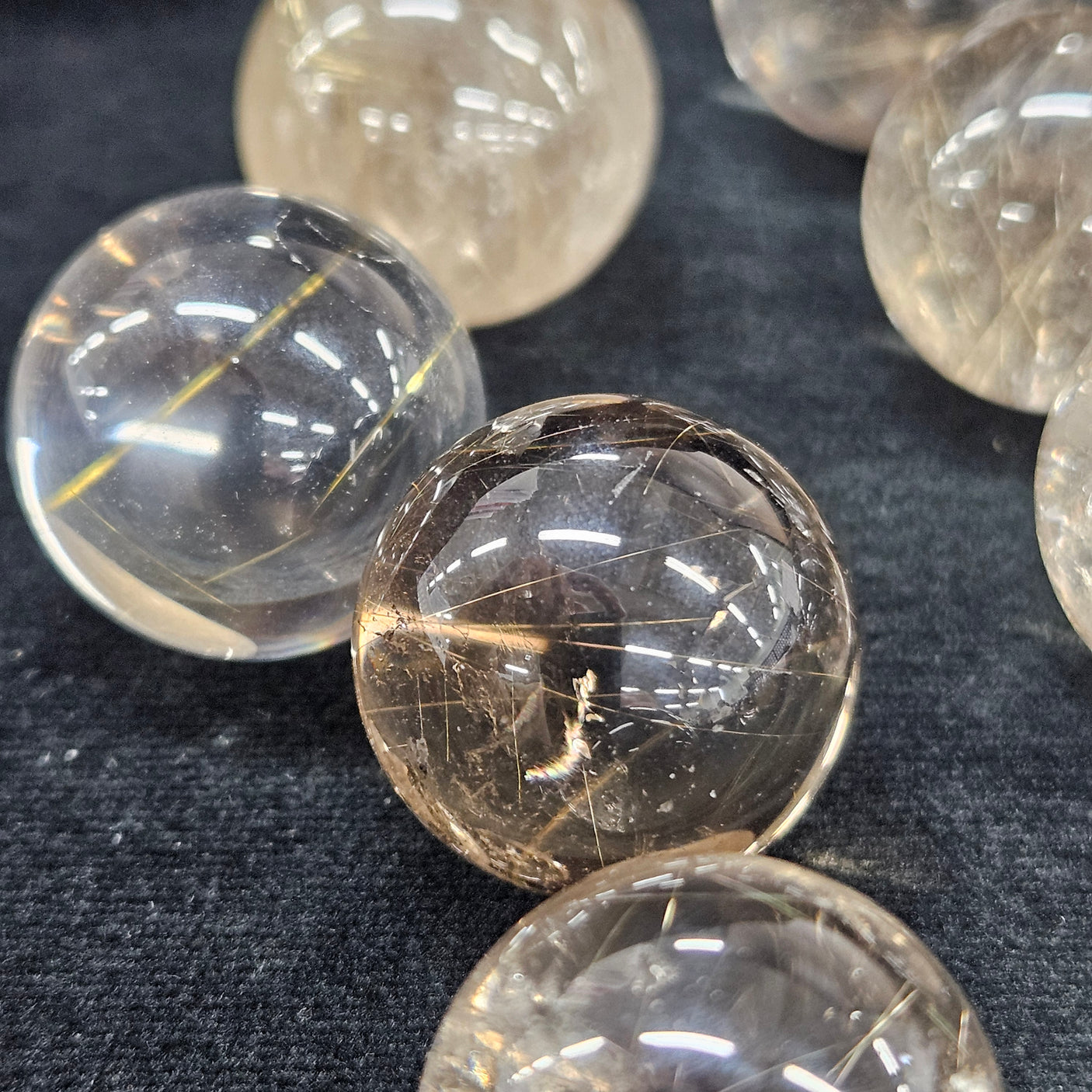 【ヒカル大絶賛！】【人気商品】ルチルクォーツ 20-25mm球 スフィア（台座付き）