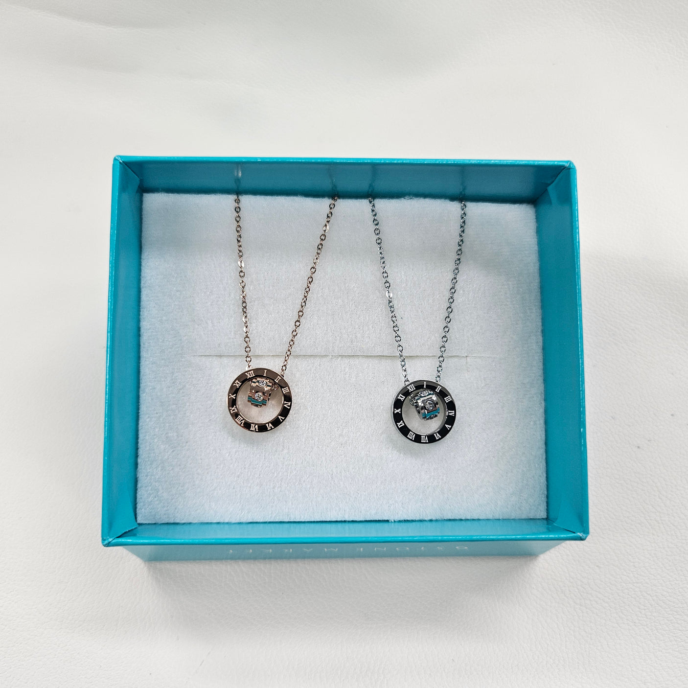ロゴ入りギフトボックス（ブレス、ネックレス、ピアス）【3種】