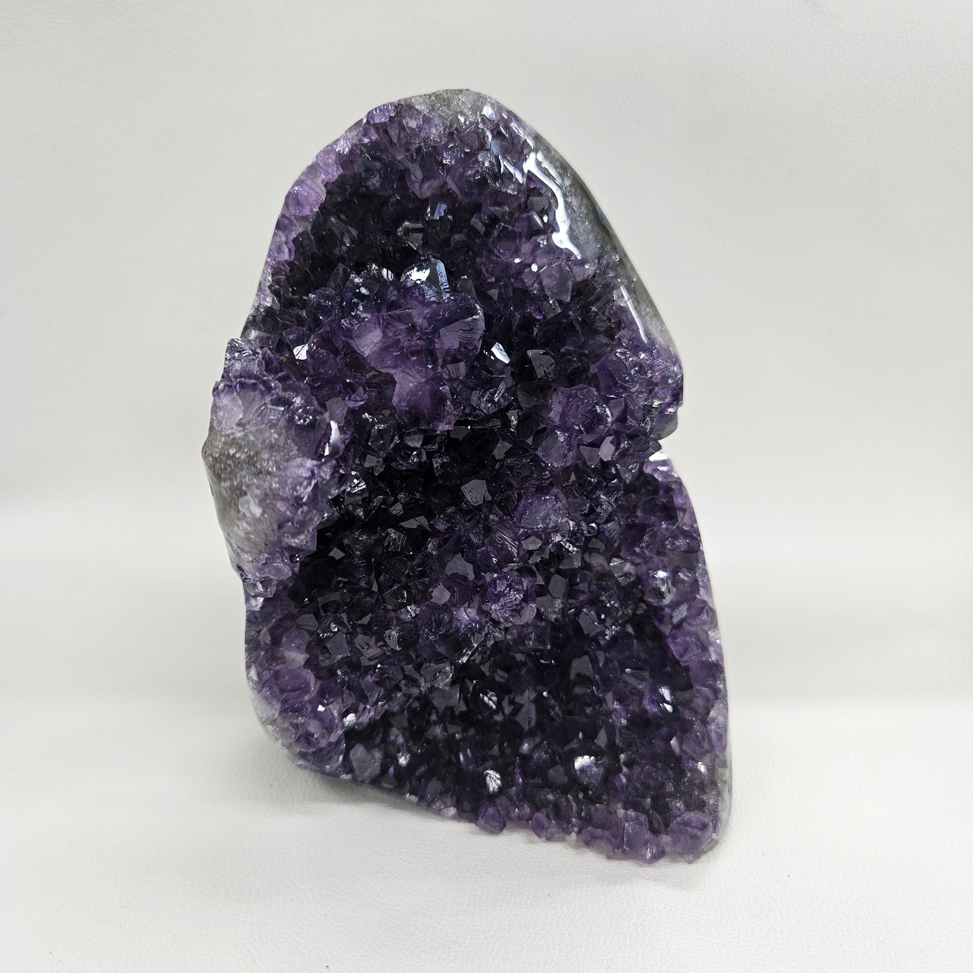 アメジスト（ウルグアイ産） 約74x91×132mm/約1000g