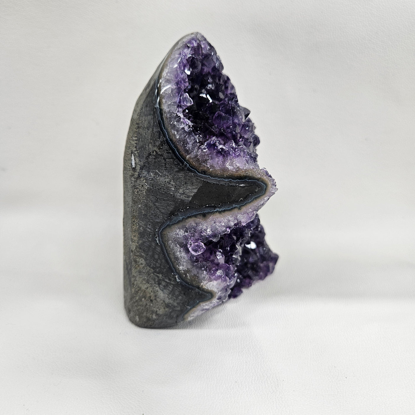 アメジスト（ウルグアイ産） 約74x91×132mm/約1000g