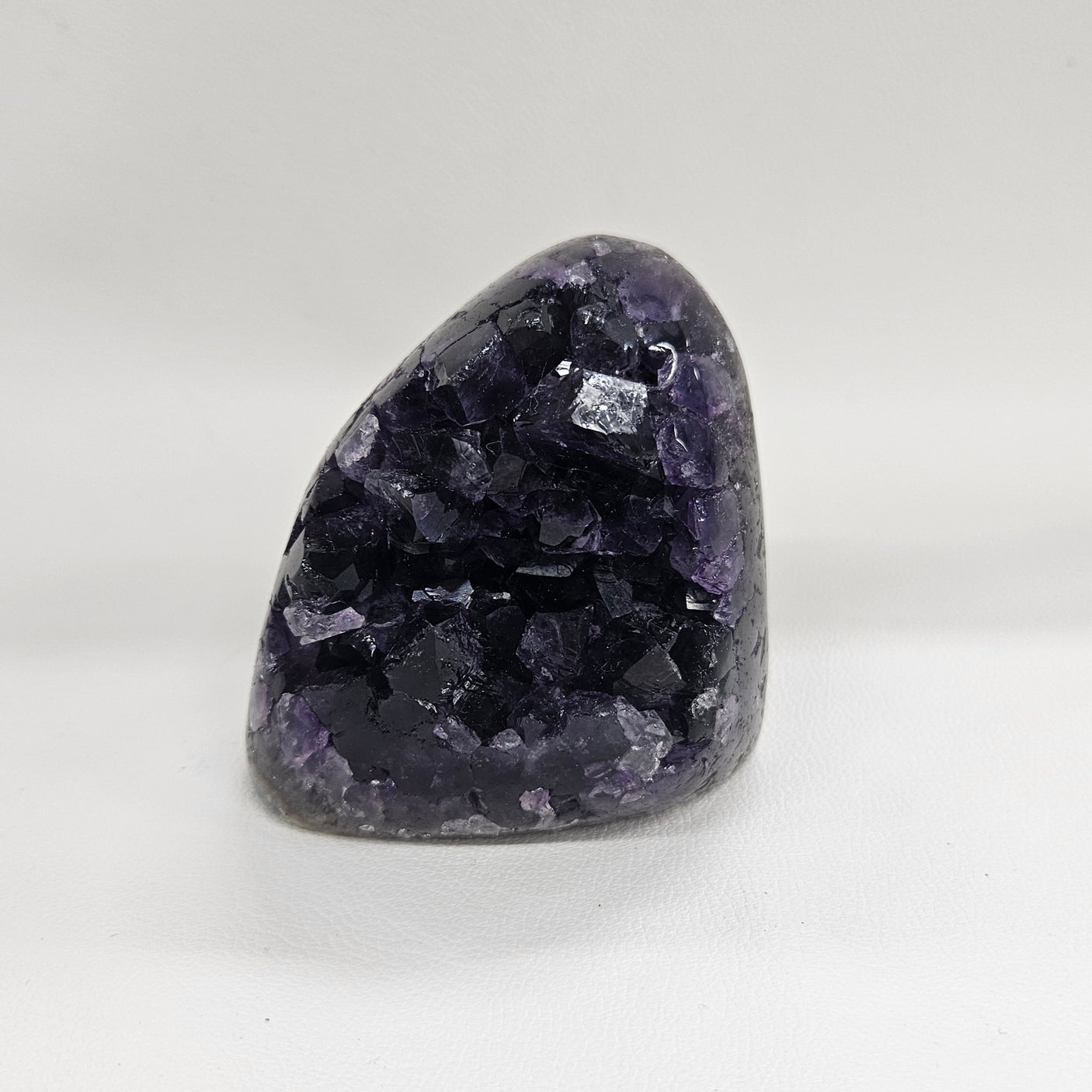 アメジスト（ウルグアイ産） 約59x66×64mm/336g