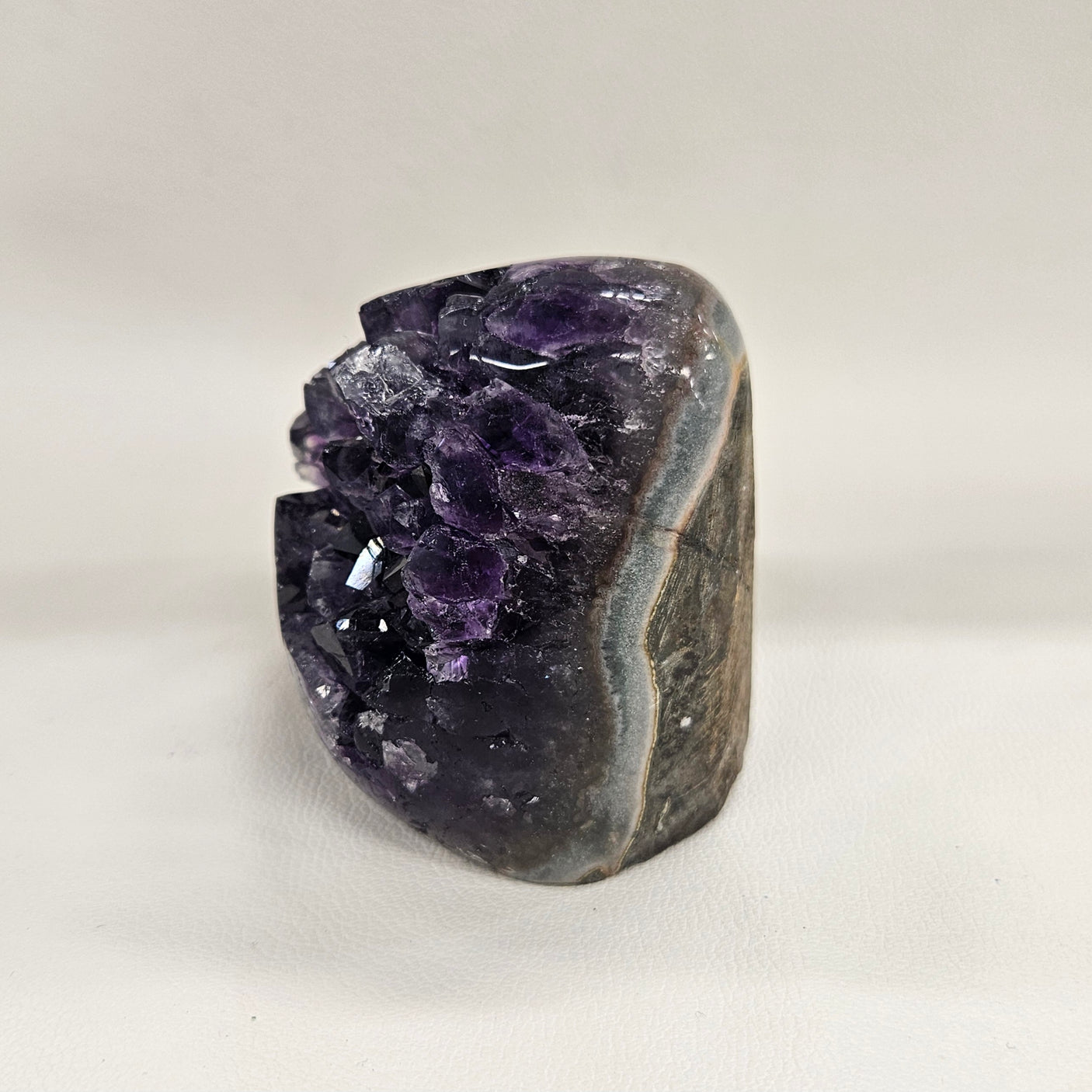 アメジスト（ウルグアイ産） 約59x66×64mm/336g