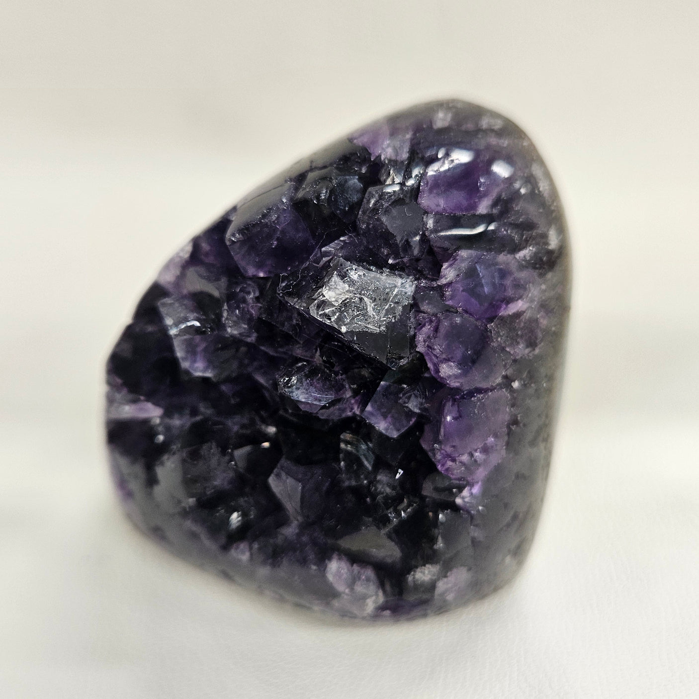 アメジスト（ウルグアイ産） 約59x66×64mm/336g