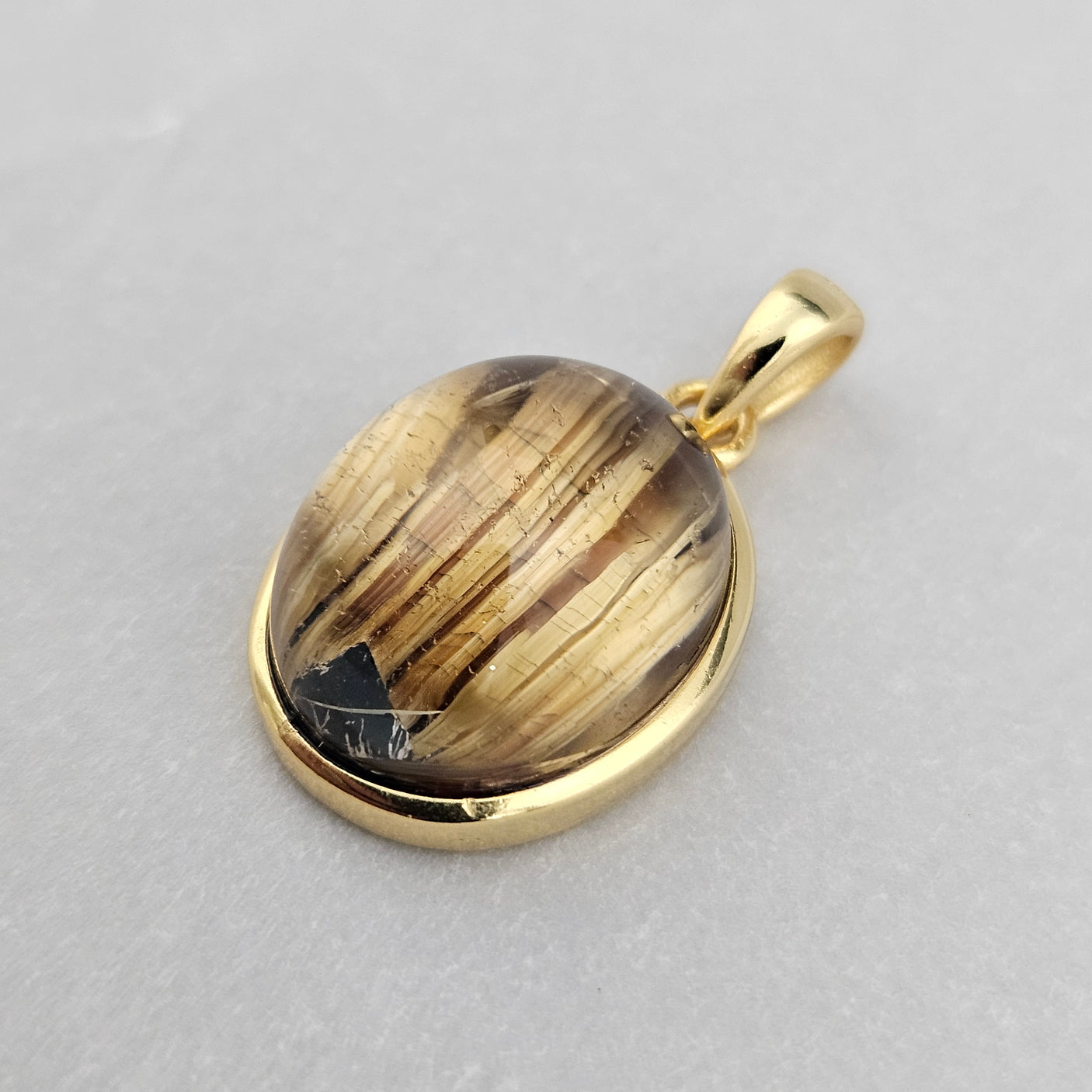 キャッツアイタイチンルチルペンダントトップ 約15x13mm 【会長秘蔵コレクション】＜0026＞