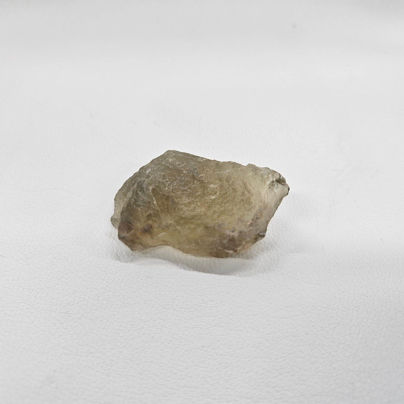 リビアングラス原石 約34x42×14mm/20g