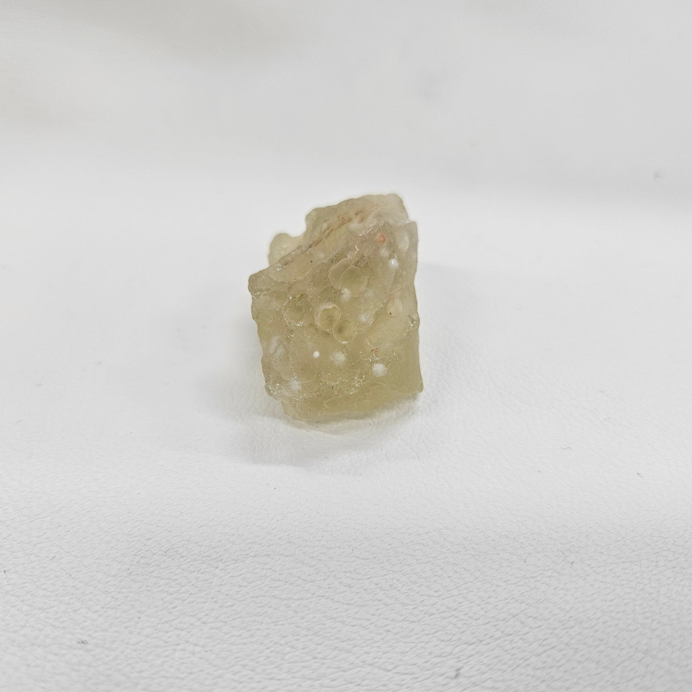 リビアングラス原石 約26x44×22mm/20g