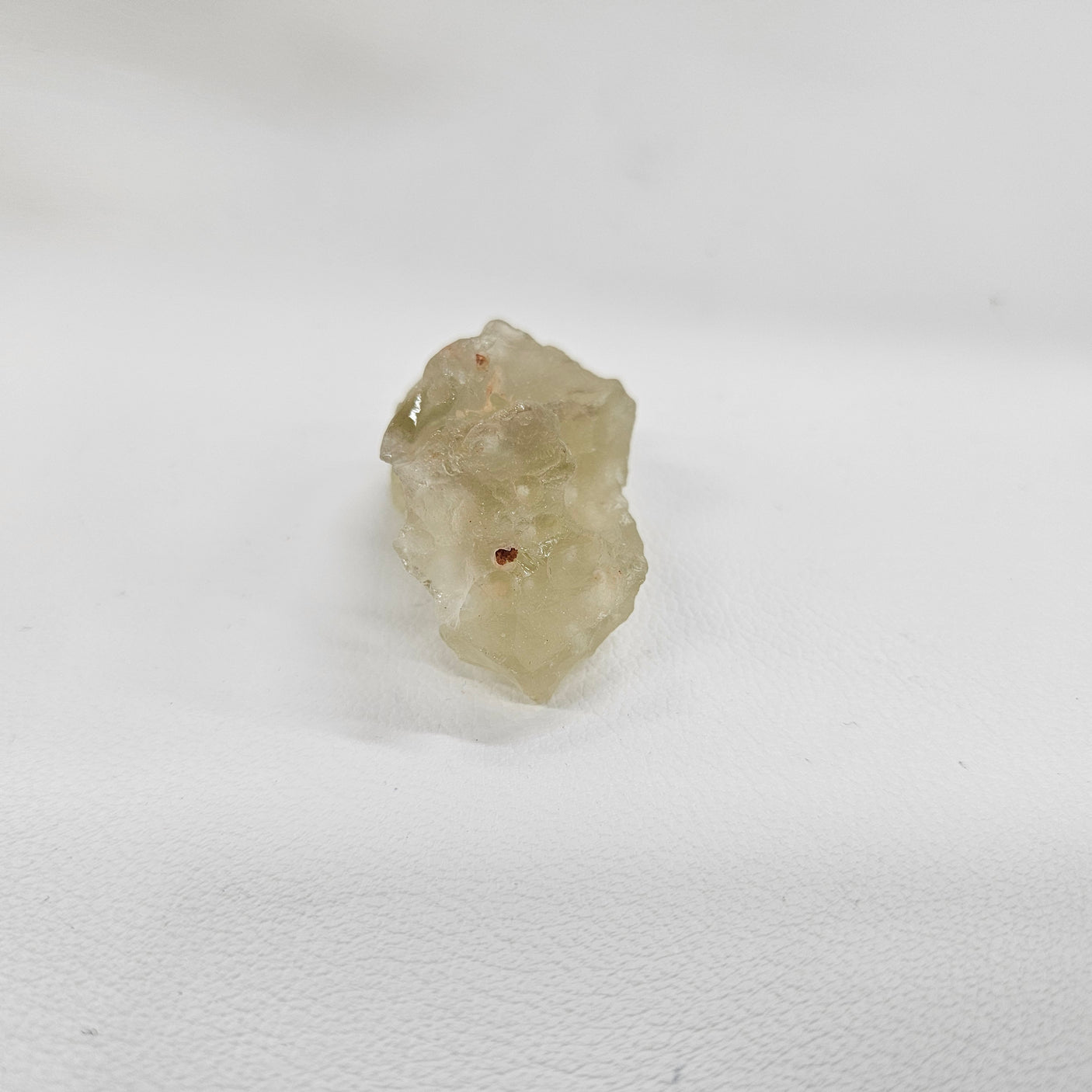 リビアングラス原石 約26x44×22mm/20g