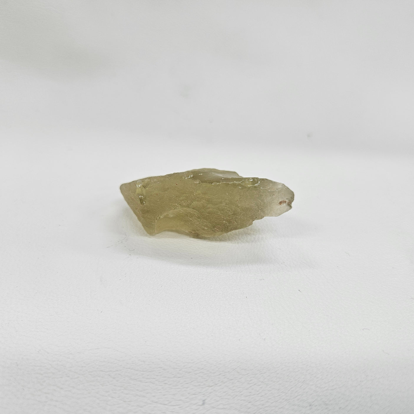 リビアングラス原石 約28x50×20mm/26g