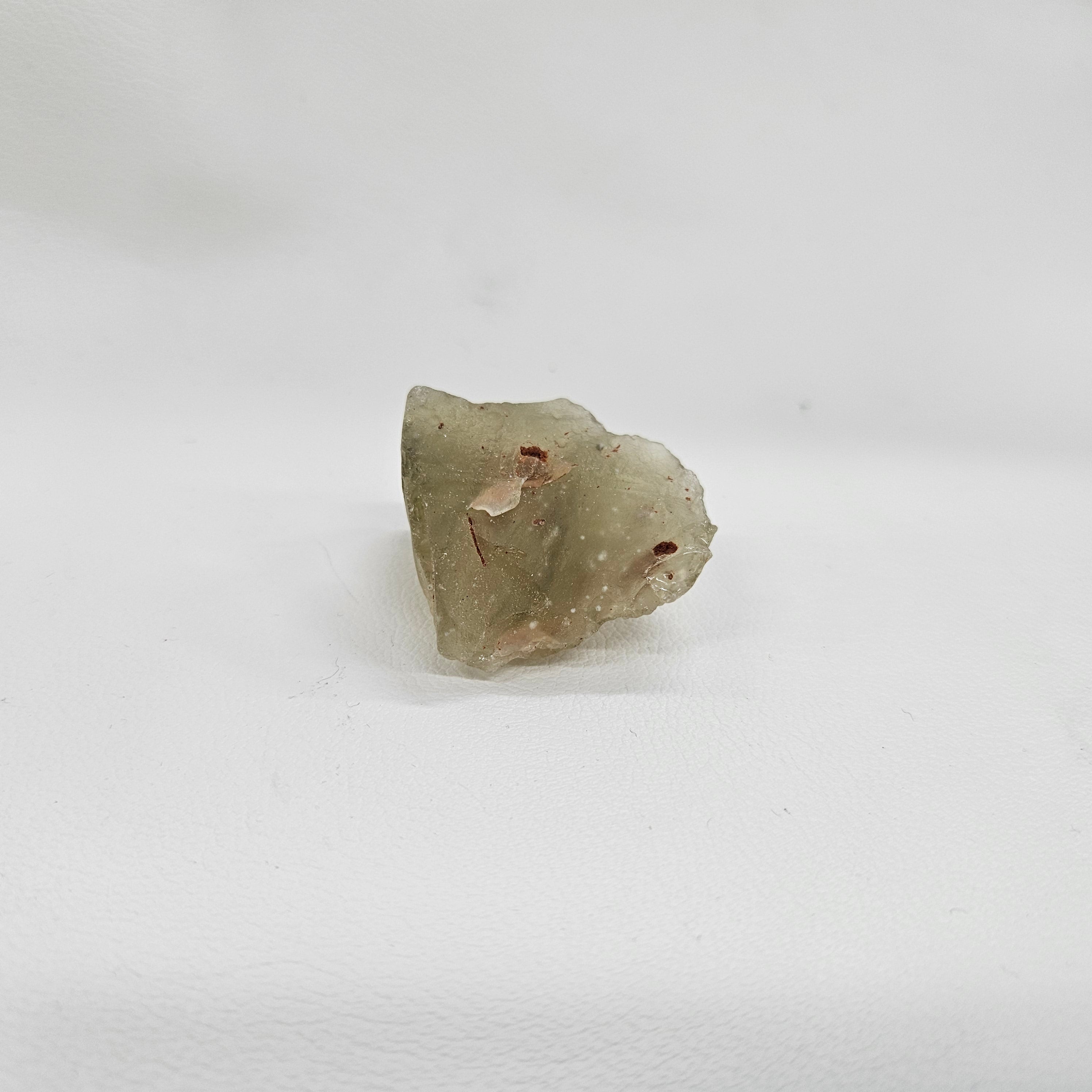 リビアングラス原石 約34x35×24mm/26g【保証書付】 – STONEMARKET