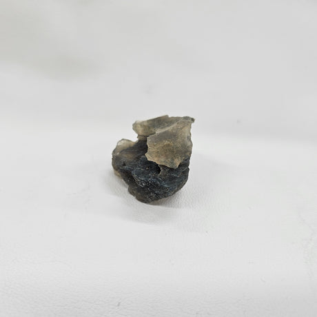ブラックリビアングラス原石 約30x40×32mm/30g