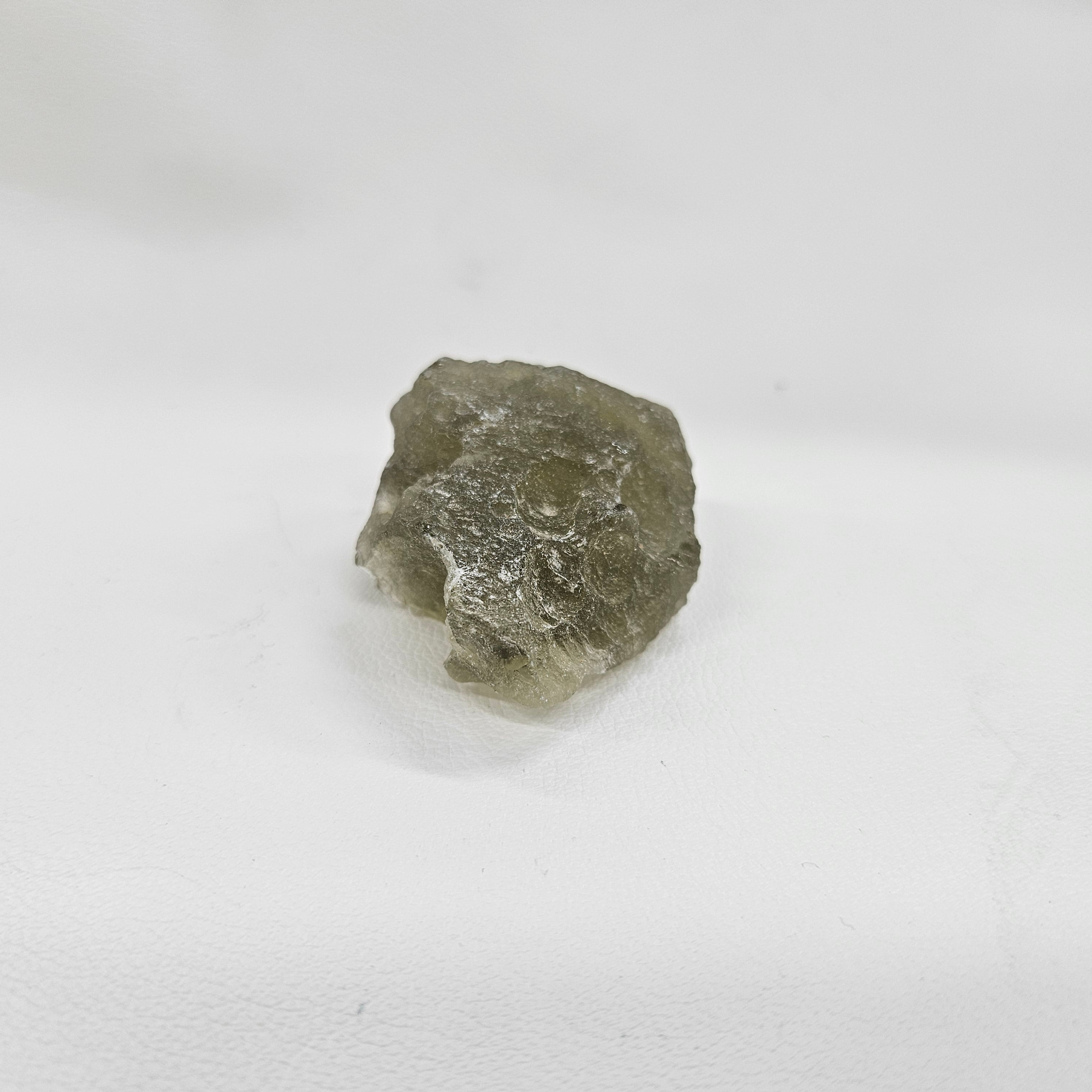 ブラックリビアングラス　原石 ブラックリビアングラス原石 約40x47×27mm/47g – STONEMARKET