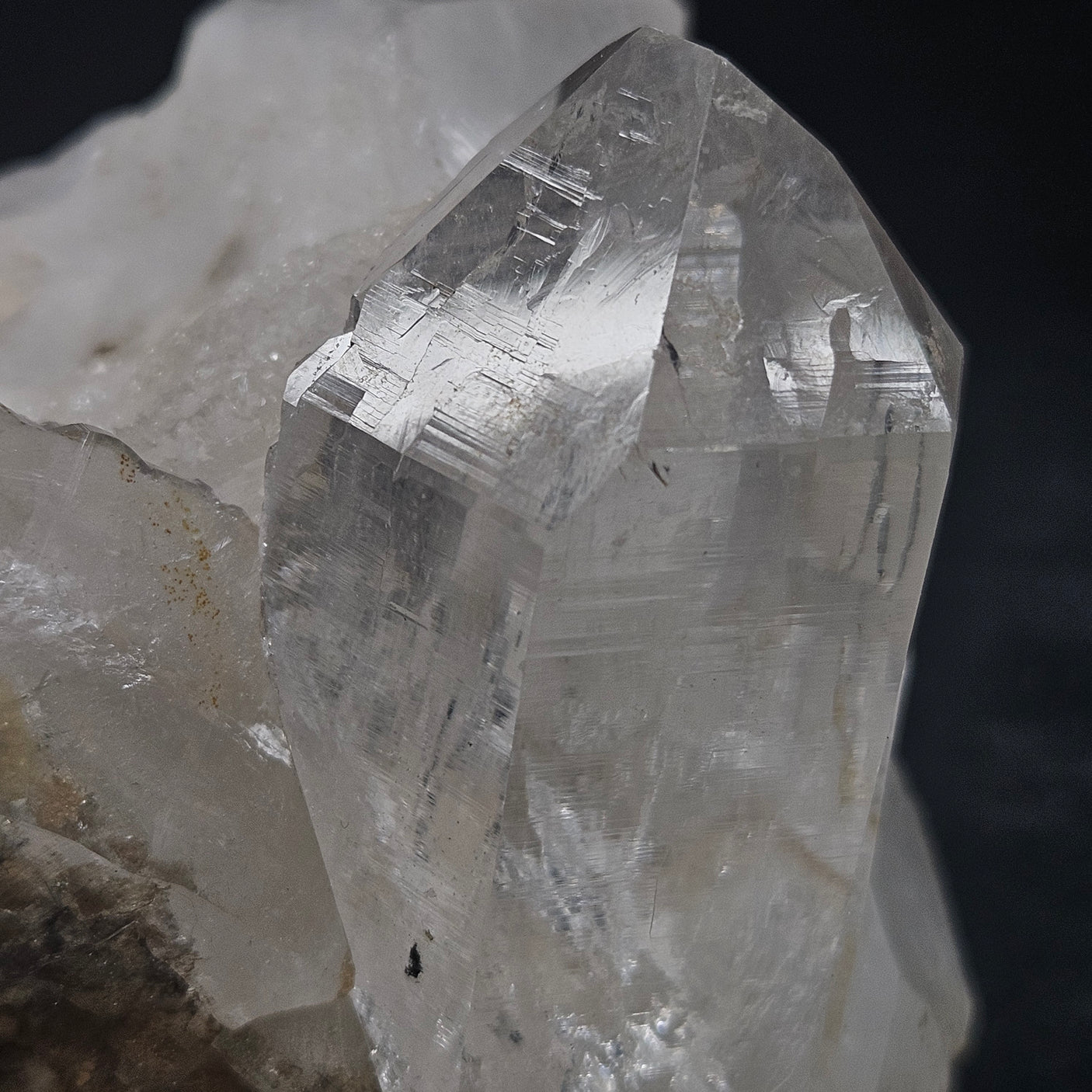 【産地直送価格!!】マニハール ヒマラヤ水晶 クラスター 約576g【入荷日：7/10　ダンボールNo.09】