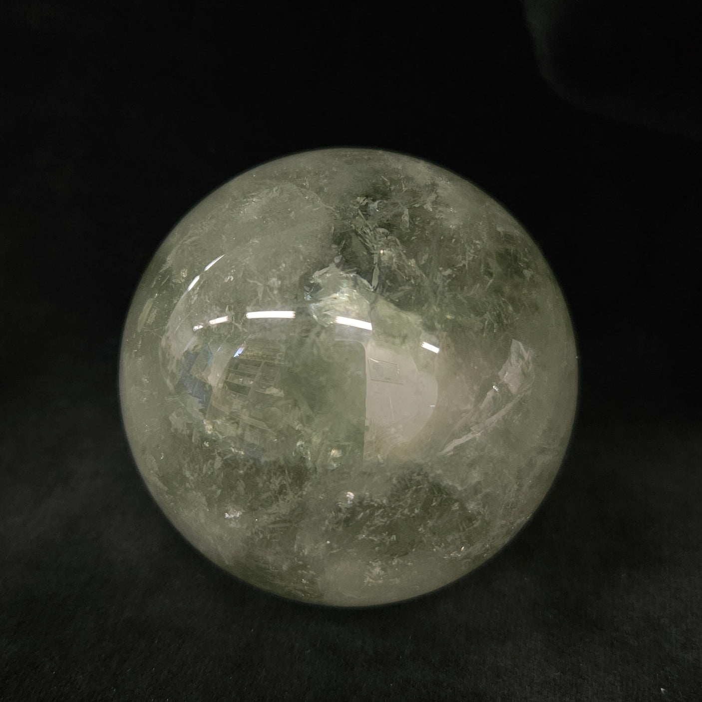 プラシオライト（グリーンアメジスト） スフィア 約54mm 約220g