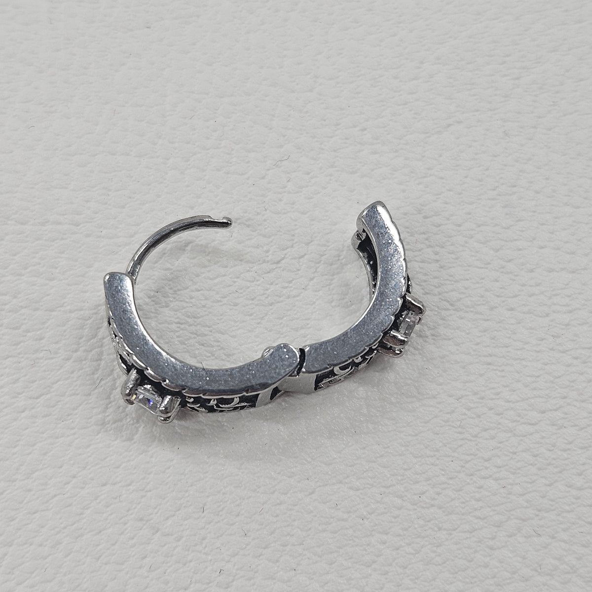 アラベスク フープピアス 13mm ステンレス製 ジルコニア