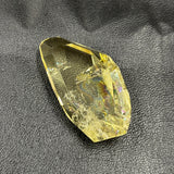 イエロークォーツポイント：レインボー入り（約60g）約6 × 3.5cm