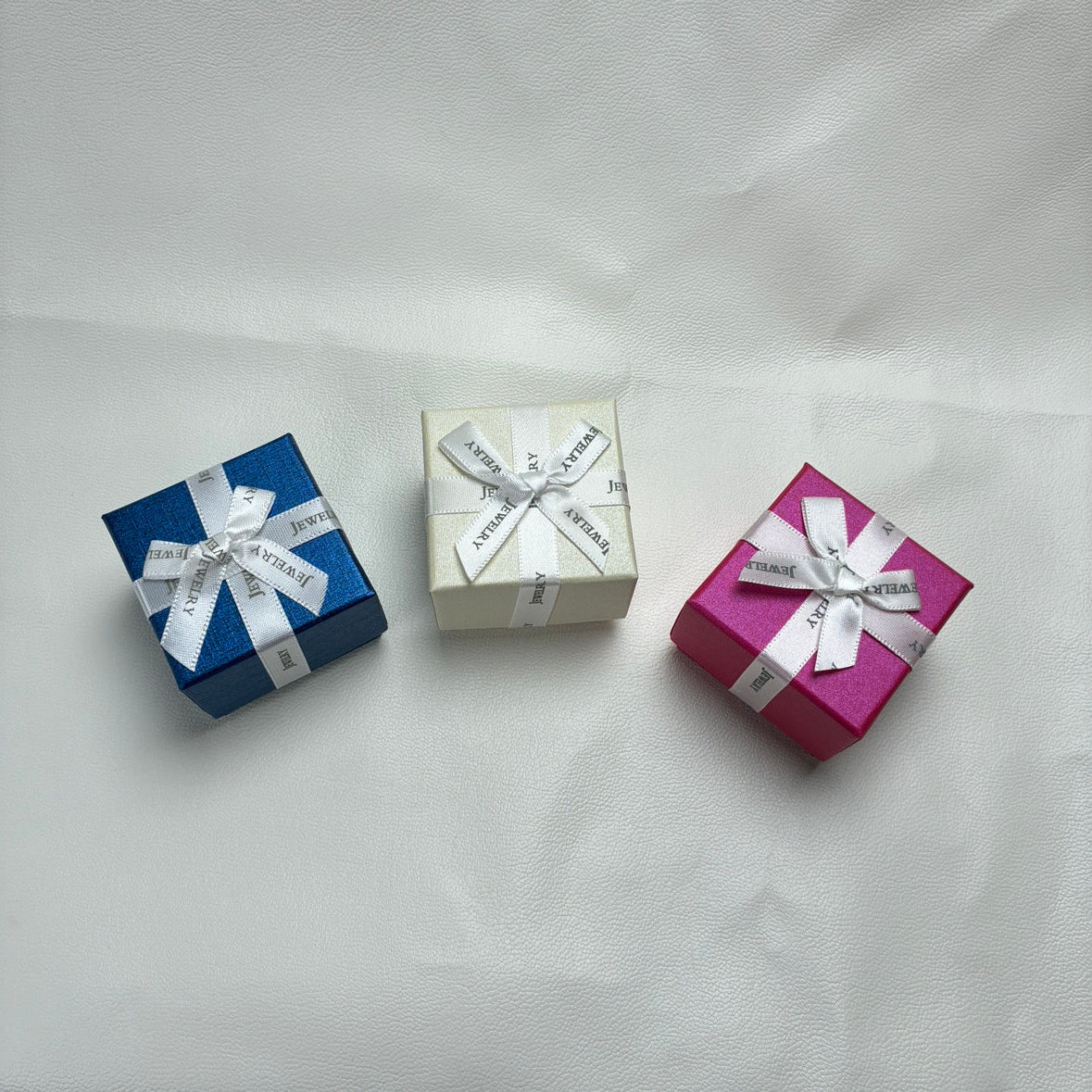 ギフトボックス：正方形ロゴ入りリボン（50mm）（3種）