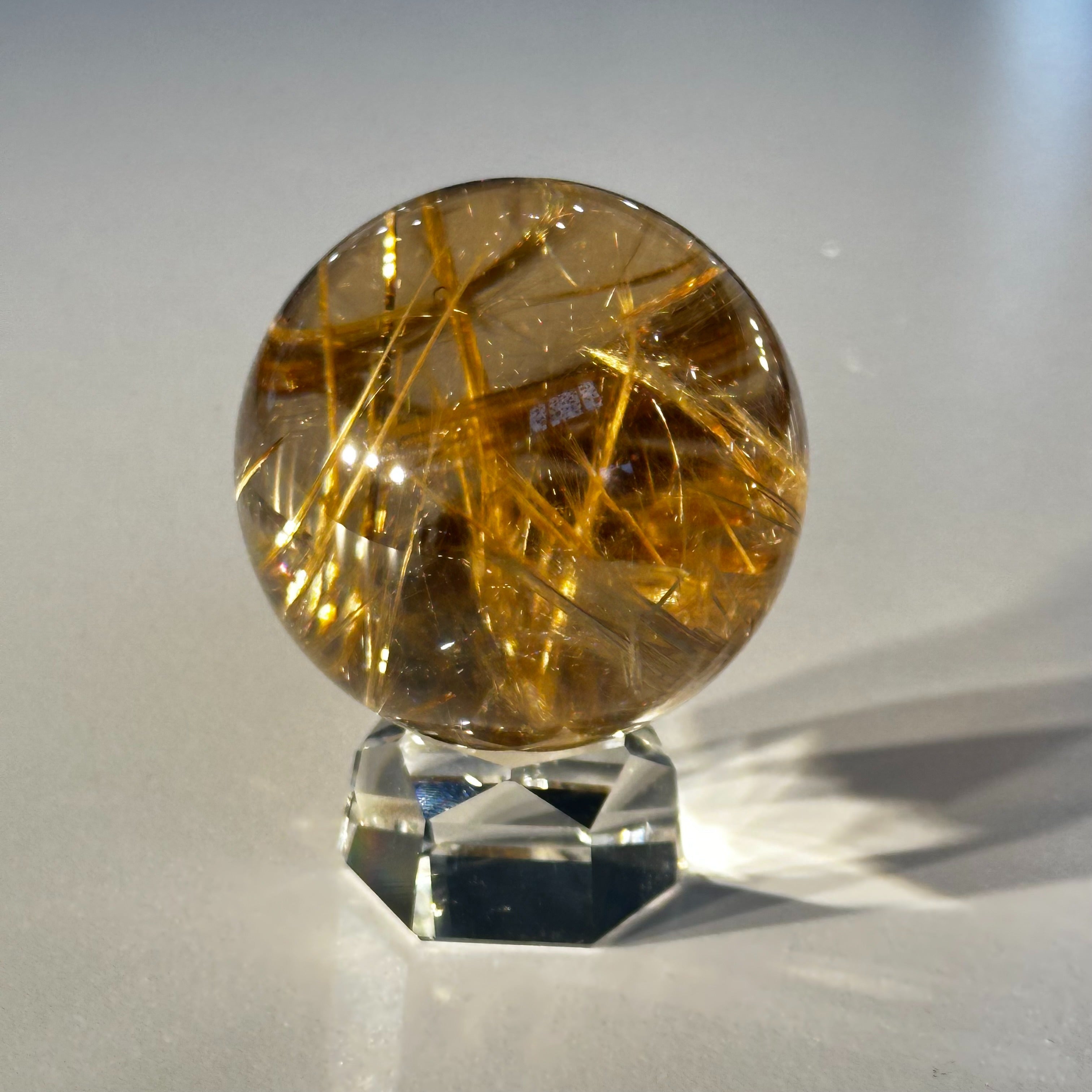 【金運、仕事運上昇】タイチンルチルスフィア⭐️ゴールド⭐️ R37 ⭐️台座付き 金運、仕事運上昇】タイチンルチルスフィア️ゴールド️ R37 ️台座