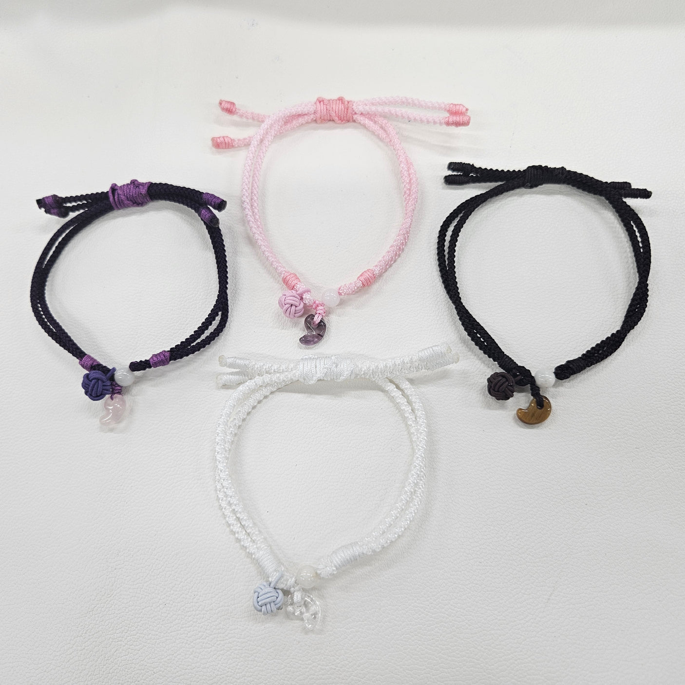 勾玉＆おいせ石6mmコードブレスレット