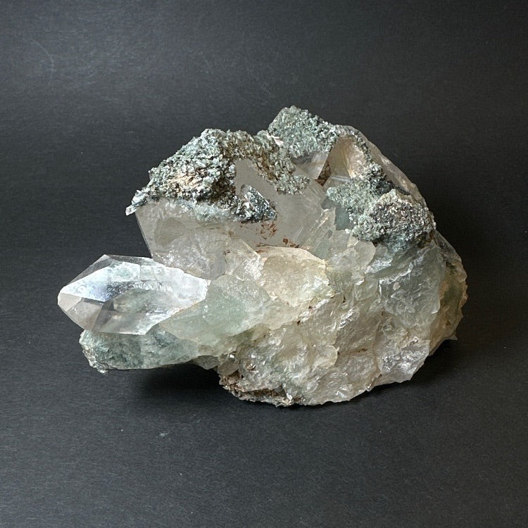 【産地直送価格‼】マニハール産 ヒマラヤ水晶クラスター 重さ約410g【入荷日：7/10　ダンボールNo.9】